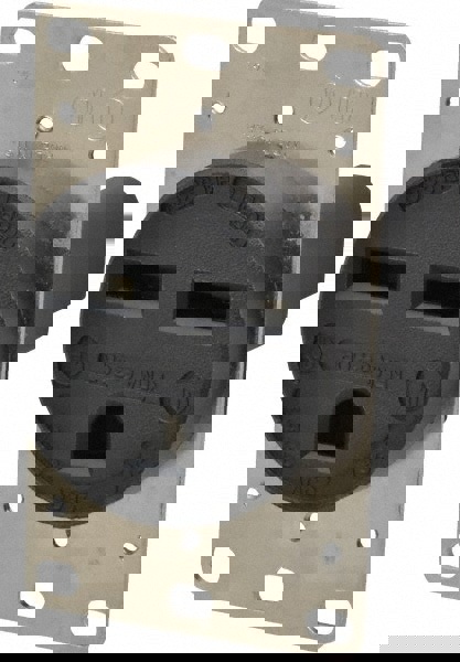 Straight Blade Single Receptacle: NEMA 6-30R, 30 Amps, Self-Grounding